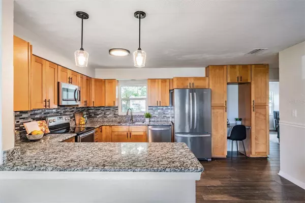 39024 MANOR DR, Zephyrhills, FL 33542