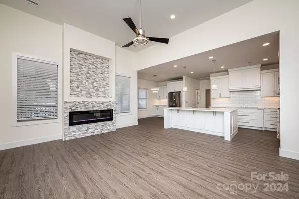 3315 47th AVE NE, Hickory, NC 28601