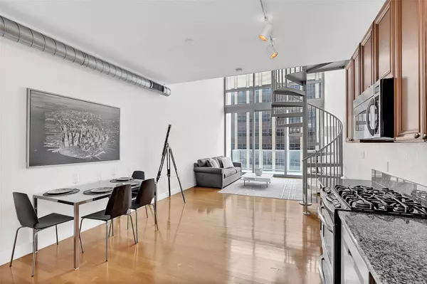 150 E ROBINSON ST #1017, Orlando, FL 32801