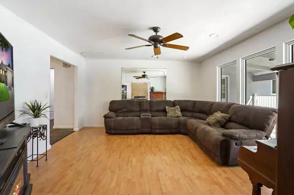 1412 Mosswood LN, Modesto, CA 95355