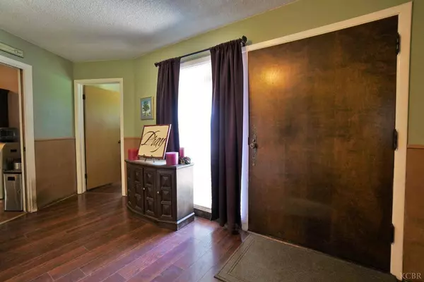 2027 Circle Way, Hanford, CA 93230