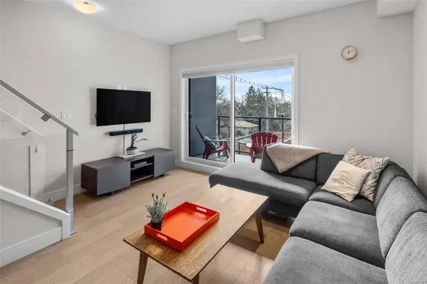 618 Lampson St #10, Esquimalt, BC V9A 6A1