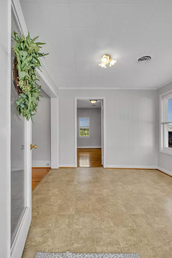 82 Main St #E, Gordonsville, TN 38563