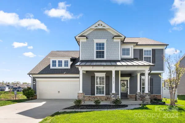 8709 Gladden Hill LN, Fort Mill, SC 29715