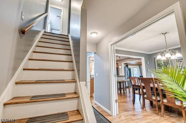 20 Mcpherson Ave, Metuchen Boro, NJ 08840