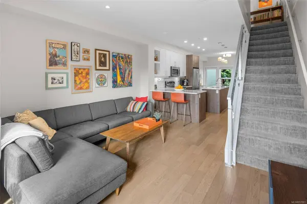 618 Lampson St #10, Esquimalt, BC V9A 6A1