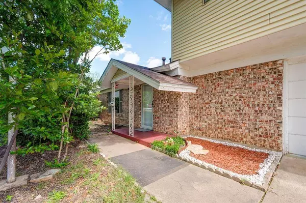 501 Bayless Drive, Euless, TX 76040