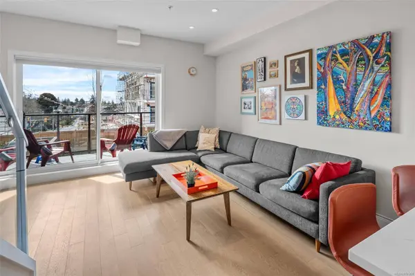 618 Lampson St #10, Esquimalt, BC V9A 6A1