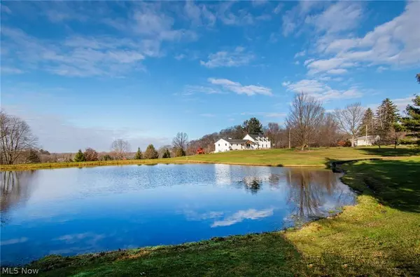 9452 Knauf RD, Canfield, OH 44406