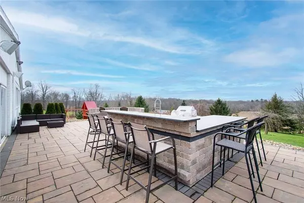 9452 Knauf RD, Canfield, OH 44406