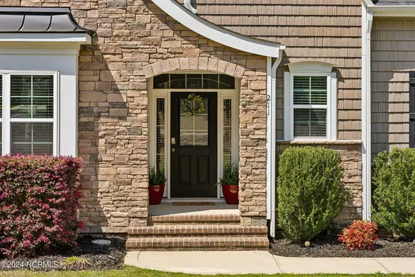 211 Dresden Lane, Whispering Pines, NC 28327