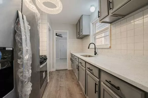 14126 S Dearborn ST, Riverdale, IL 60827