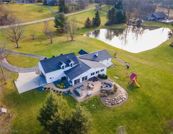 9452 Knauf RD, Canfield, OH 44406