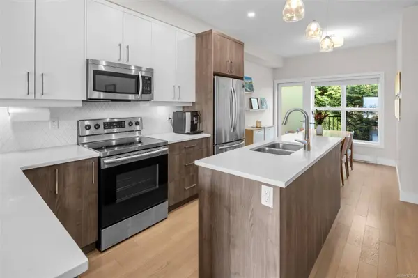 618 Lampson St #10, Esquimalt, BC V9A 6A1