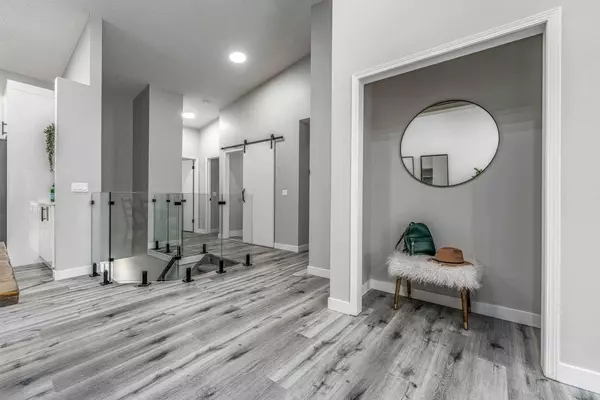 25 Gladstone GDNS SW, Calgary, AB T3E 7E4