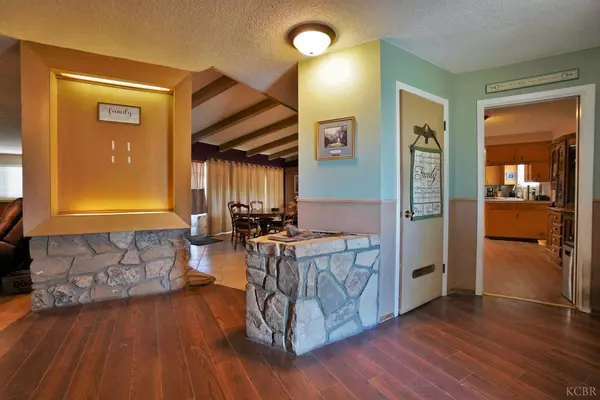 2027 Circle Way, Hanford, CA 93230