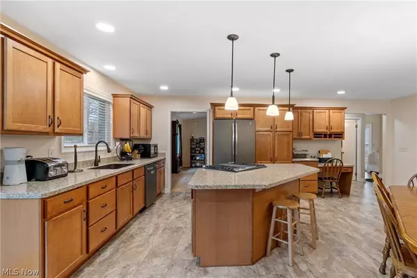 8680 Bainbridge RD, Chagrin Falls, OH 44023