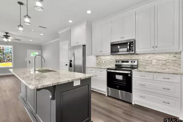 426 Brentwood Dr, Bullard, TX 75757