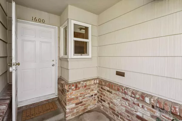 1600 Wakefield WAY, Sacramento, CA 95822