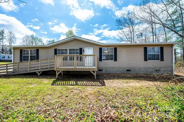 102 Sycamore DR, Hickory, NC 28601