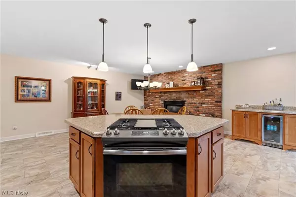 8680 Bainbridge RD, Chagrin Falls, OH 44023