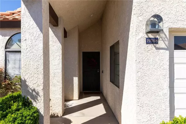 19268 Olive Way, Apple Valley, CA 92308