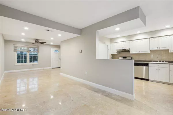 7 Kingsley Way, Freehold, NJ 07728