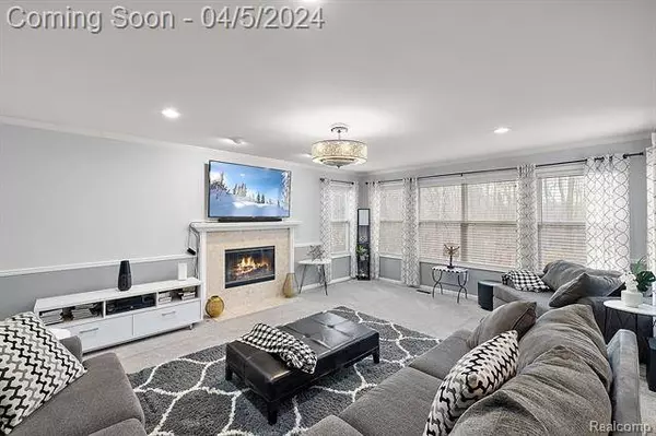 2107 DEER RUN Trail, Waterford, MI 48329