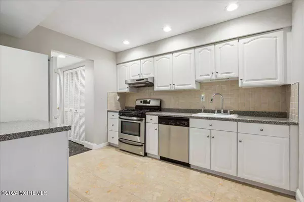 7 Kingsley Way, Freehold, NJ 07728