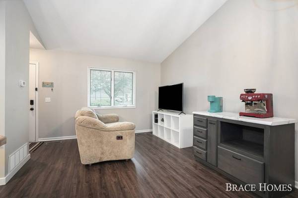 4239 Eastcastle SE Court #17, Grand Rapids, MI 49508