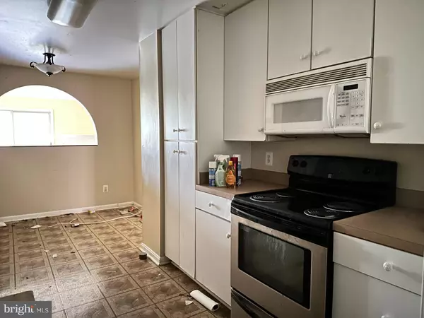 6647 MIDHILL PL, Falls Church, VA 22043