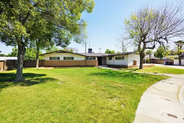 2027 Circle Way, Hanford, CA 93230