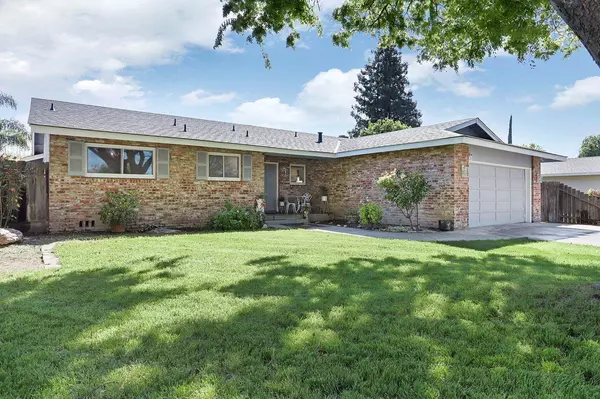 1412 Mosswood LN, Modesto, CA 95355