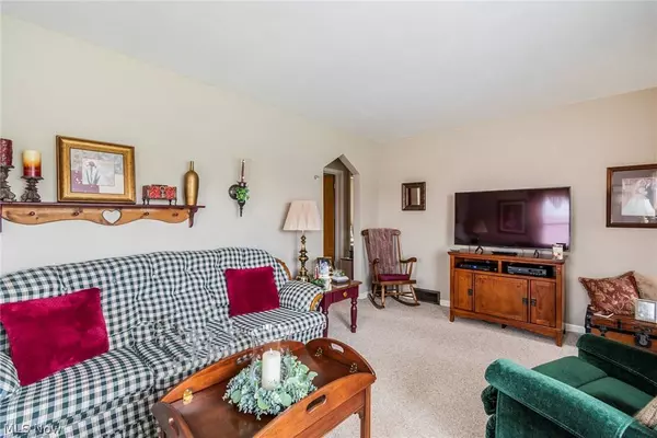 2051 Everett AVE, Youngstown, OH 44514