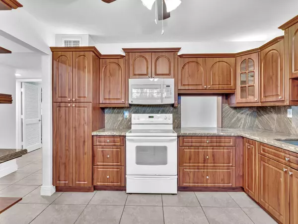 4965 E Sabal Palm BLVD 210, Tamarac, FL 33319