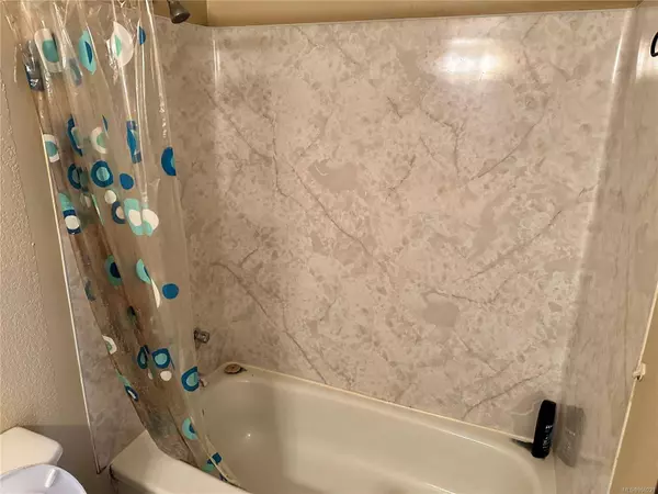 375 21st St #7, Courtenay, BC V9N 2B6