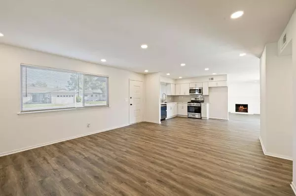 190 W Holland Avenue, Clovis, CA 93612