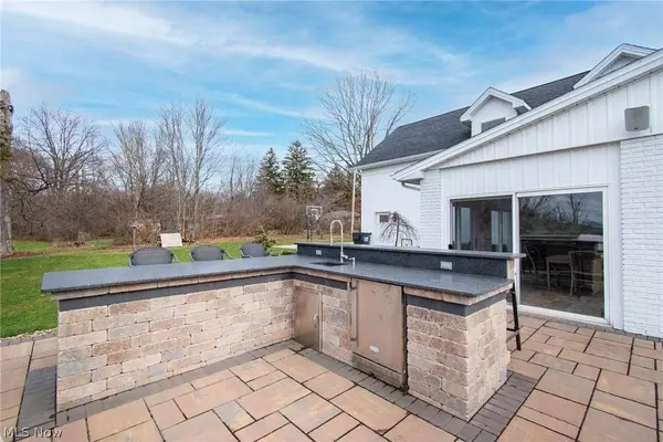 9452 Knauf RD, Canfield, OH 44406