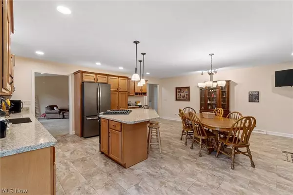 8680 Bainbridge RD, Chagrin Falls, OH 44023