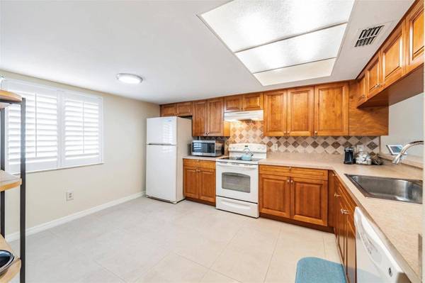 2701 COUNTRYSIDE BLVD #101, Clearwater, FL 33761