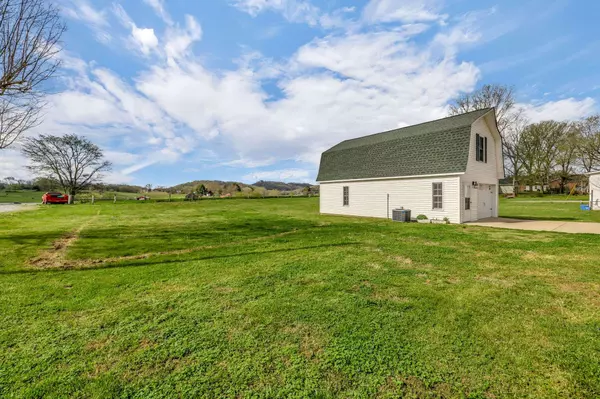 82 Main St #E, Gordonsville, TN 38563