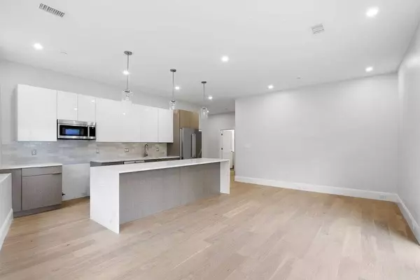 21 Glen St #2, Boston, MA 02130