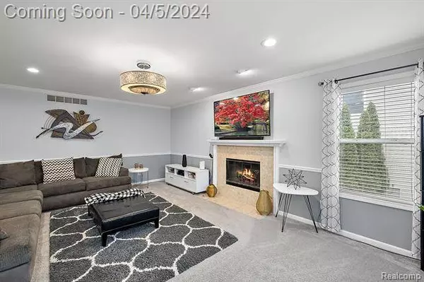 2107 DEER RUN Trail, Waterford, MI 48329