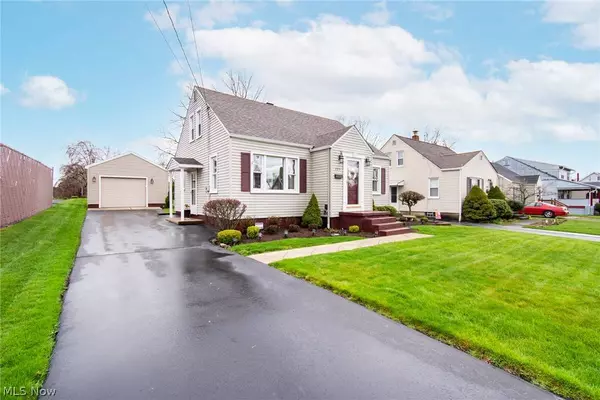 2051 Everett AVE, Youngstown, OH 44514