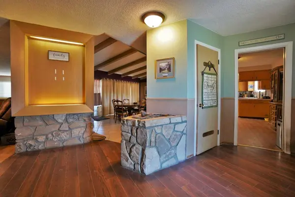 2027 Circle Way, Hanford, CA 93230