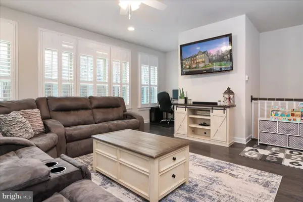 2715 FREDERICKSBURG RD, Hanover, MD 21076