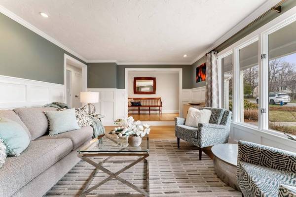 25 Crest Road, Framingham, MA 01702