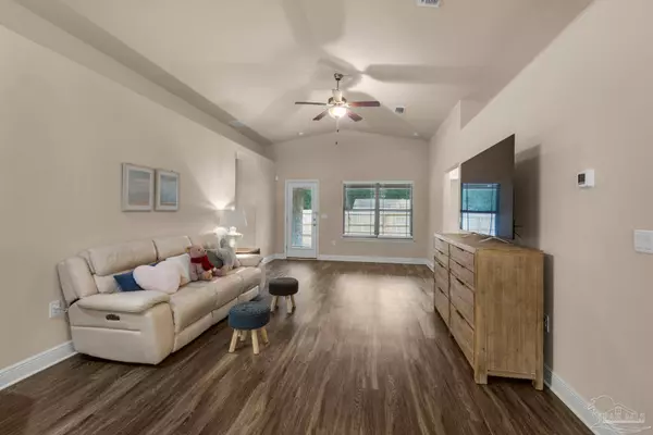 4451 Winona Dr, Pace, FL 32571