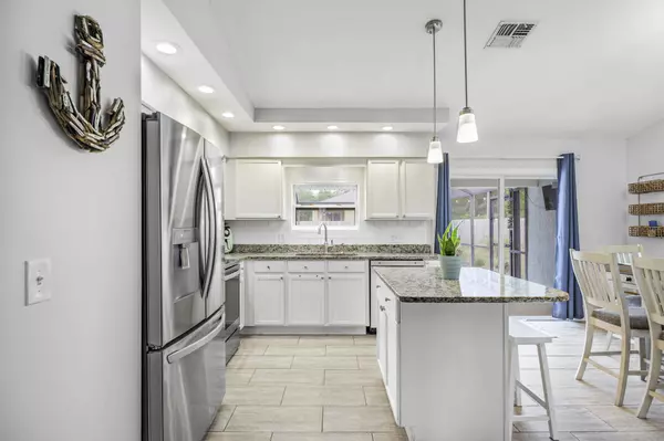 700 Trinidad AVE SE, Palm Bay, FL 32909