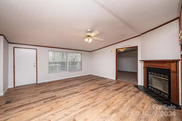 102 Sycamore DR, Hickory, NC 28601